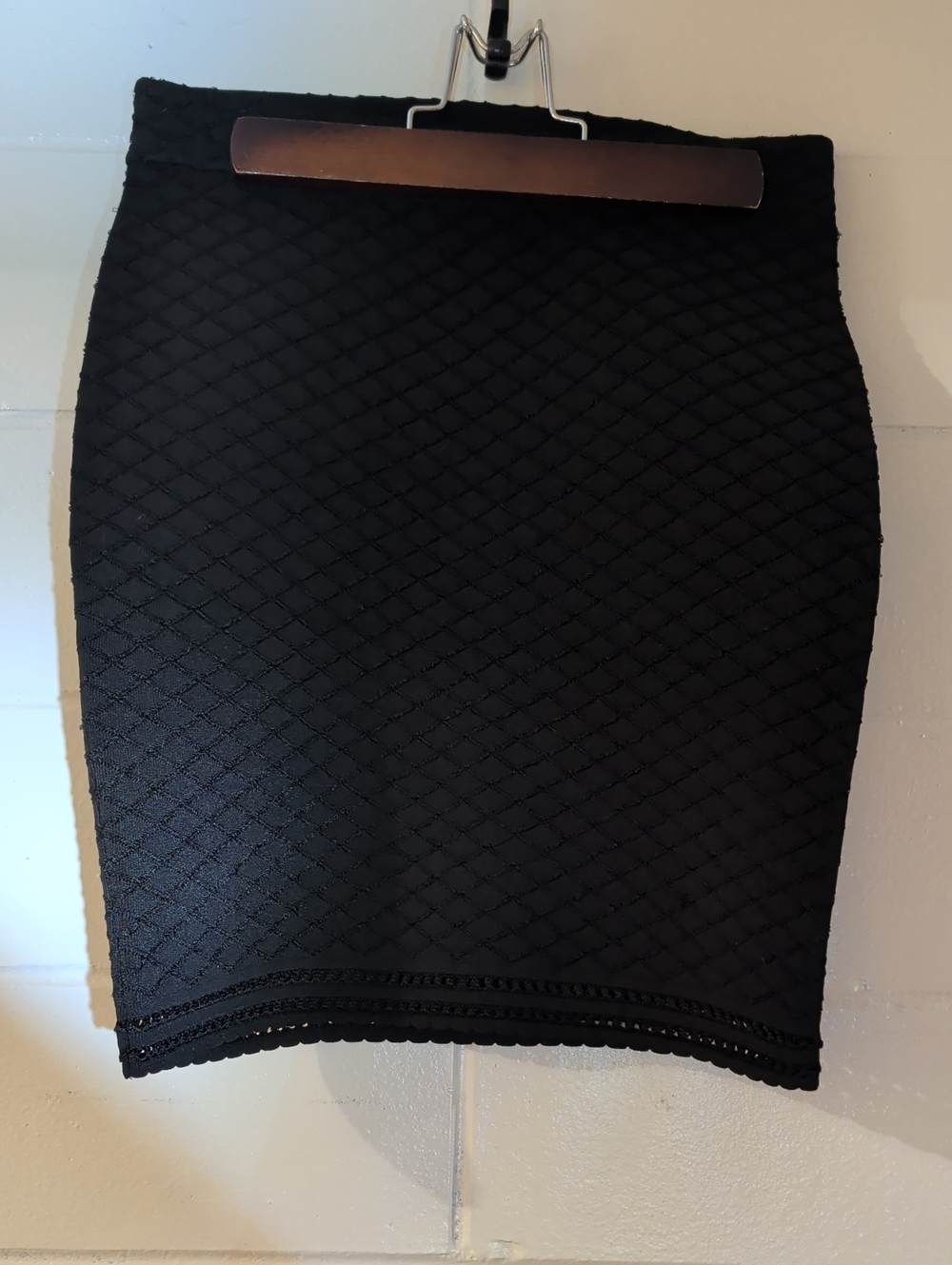 Guess Textured Black Pencil Skirt - Sleek Women's Office Skirt